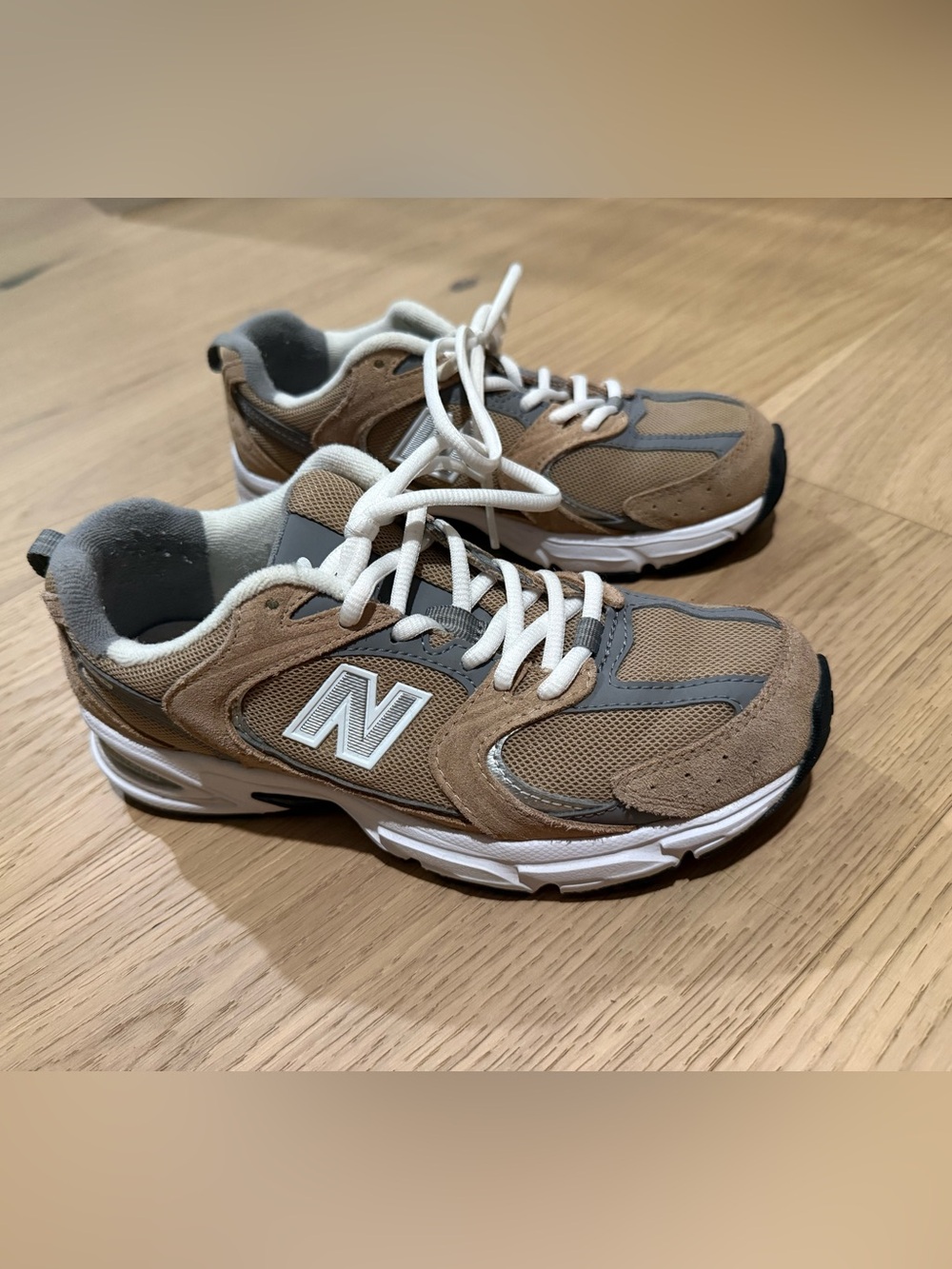 New Balance Tan & Gray Suede Mesh Trainers 22cm US 4 Excellent condition EU35.5